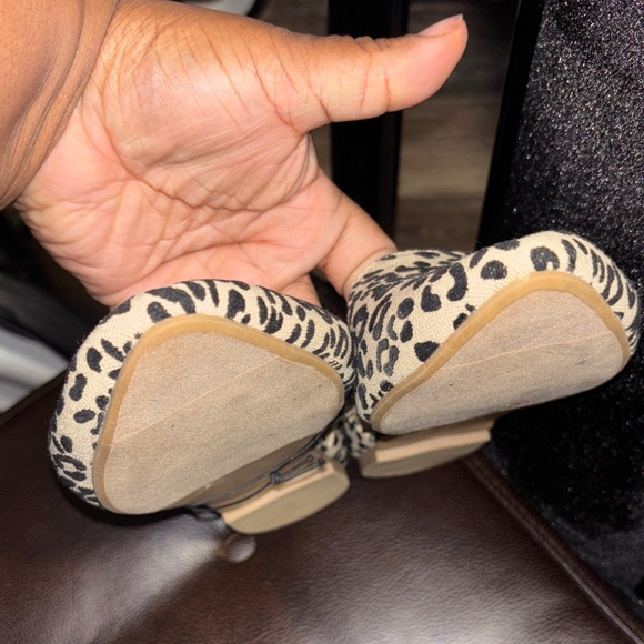 Restricted Animal Print Women's Flats - Picture 5 of 9